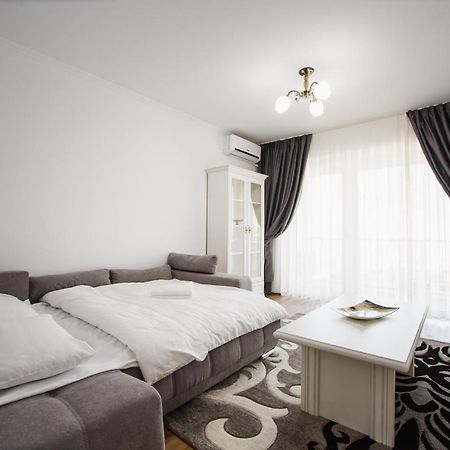 Bright & Elegant Central Apartment 拉迪亚 外观 照片