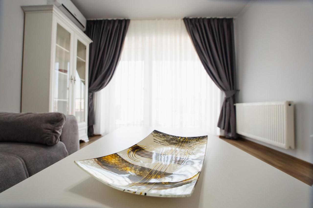 Bright & Elegant Central Apartment 拉迪亚 外观 照片